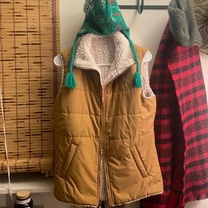 North face vest Small never worn